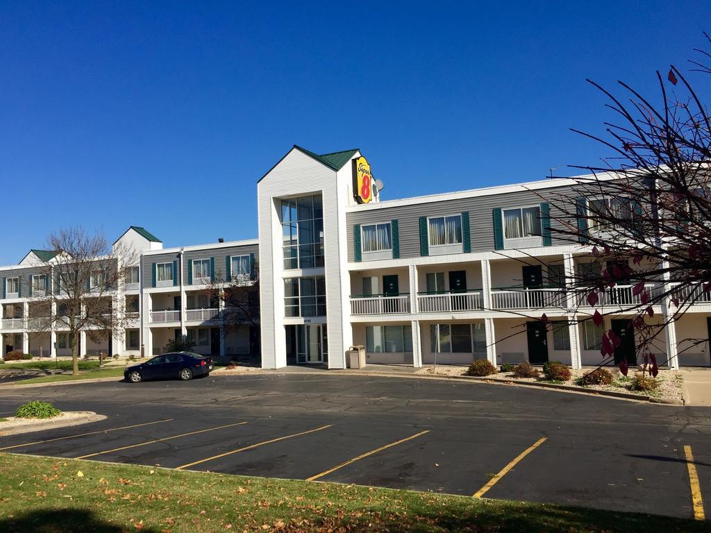 Отель Super 8 By Wyndham Madison East Экстерьер фото