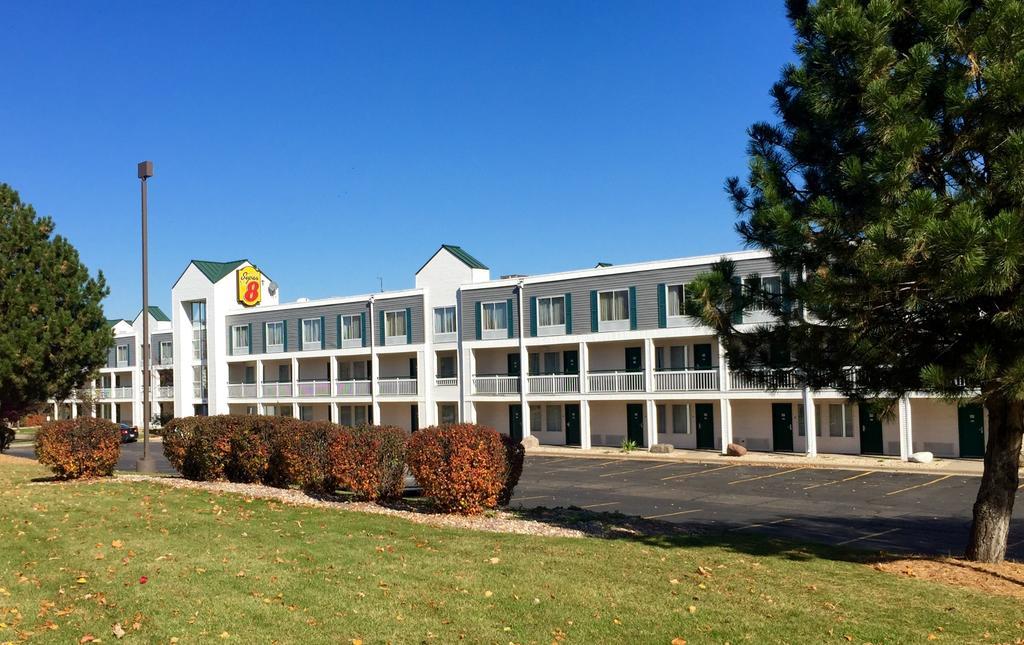 Отель Super 8 By Wyndham Madison East Экстерьер фото
