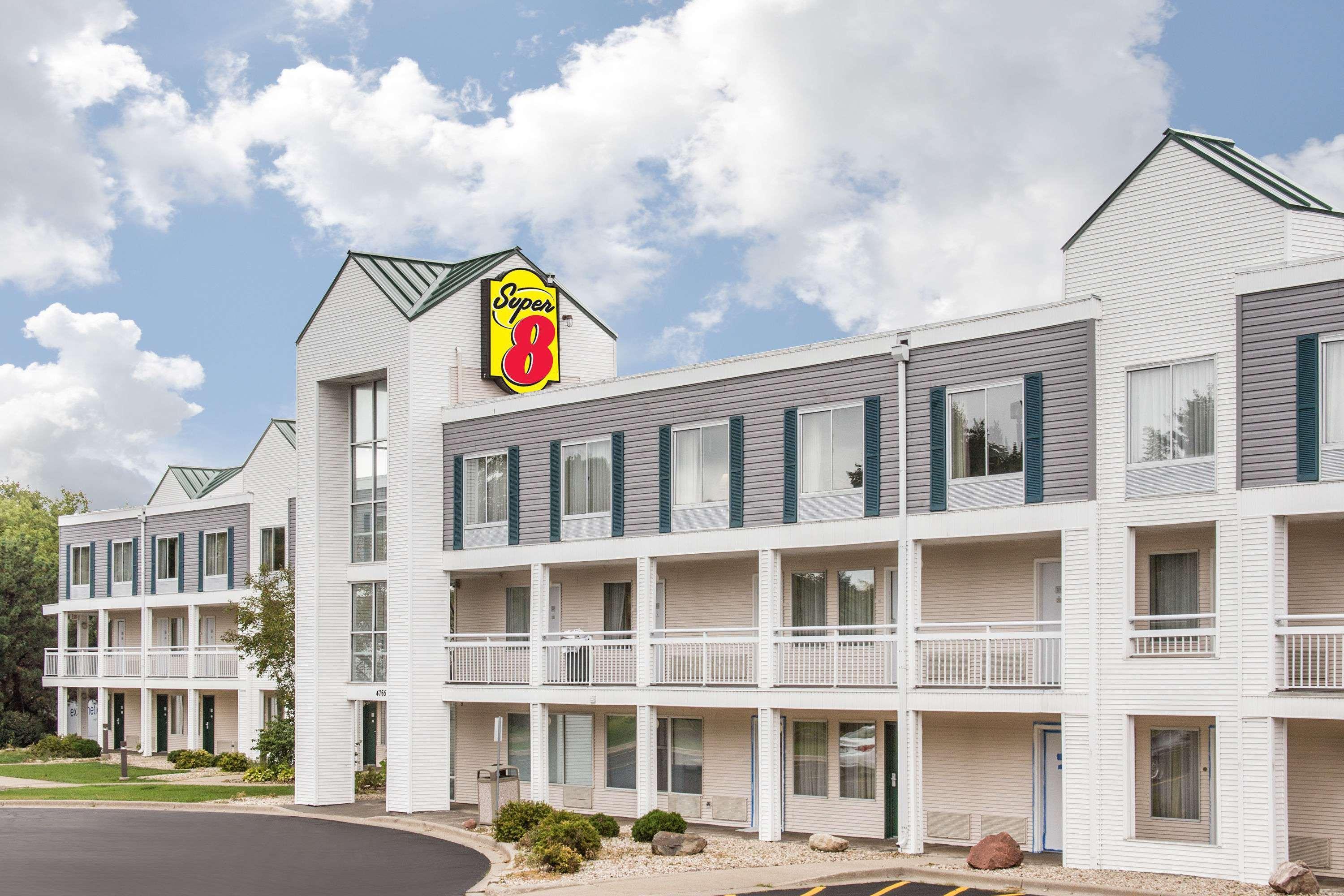 Отель Super 8 By Wyndham Madison East Экстерьер фото